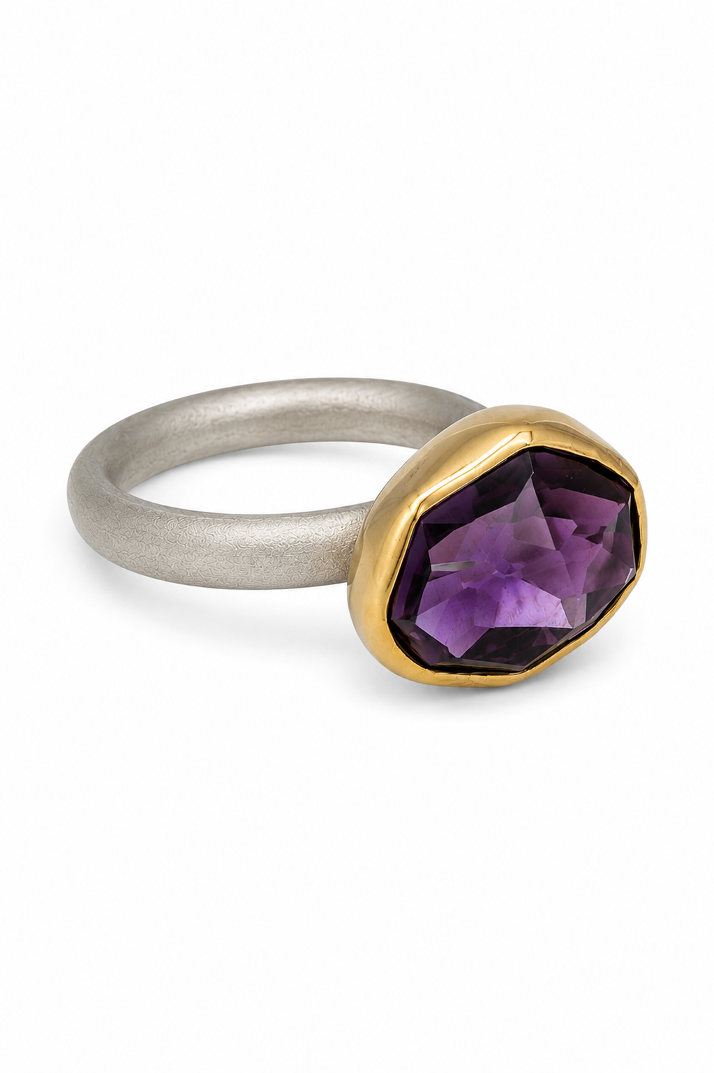 Amethyst Ring set in 18K Gold