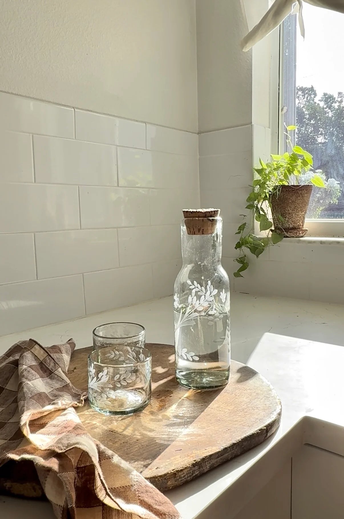 Hand-etched Carafe with lid, Large