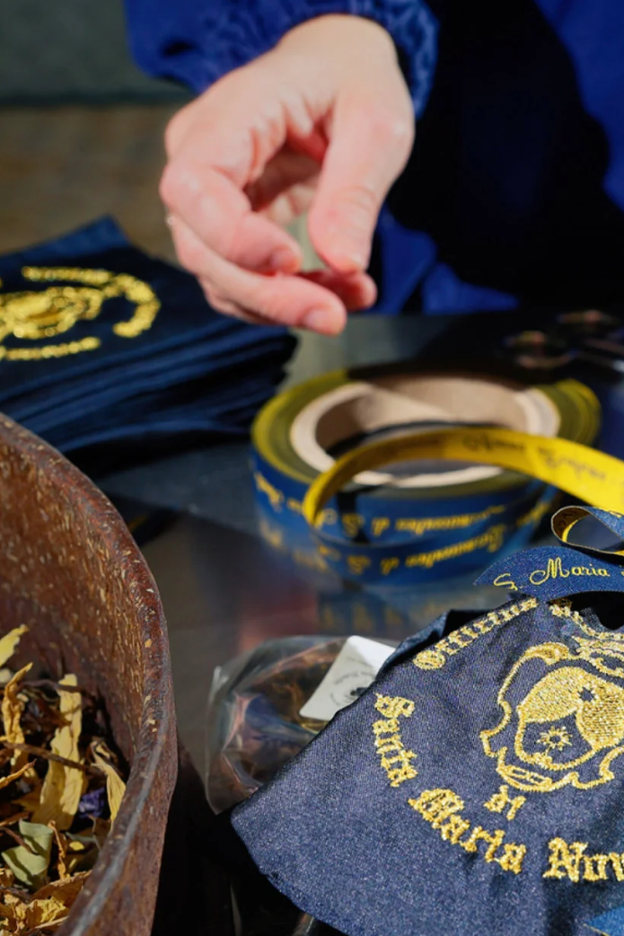 Pot Pourri in embroidered Sachet, Navy