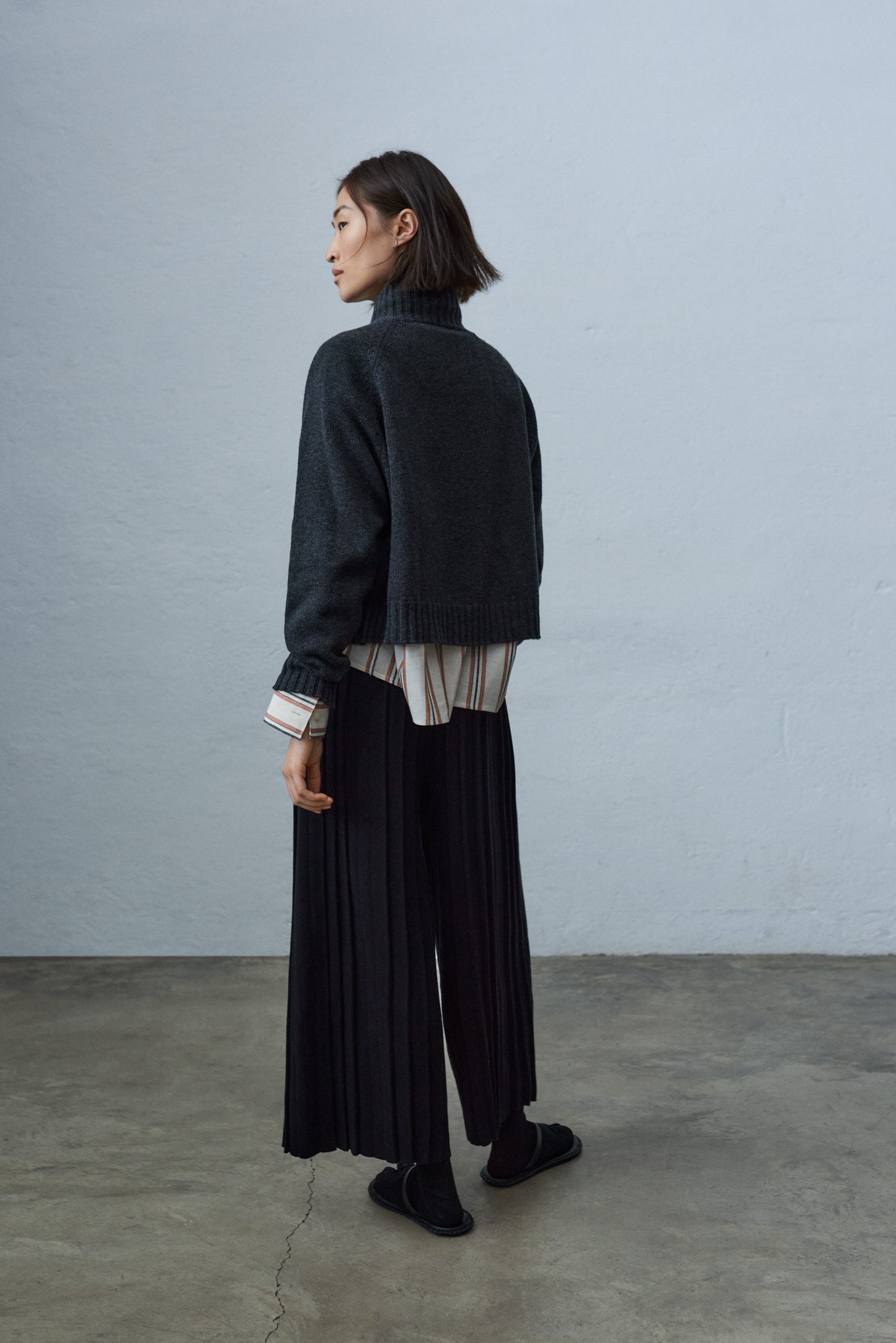 Wool & Cashmere Asymmetric Neck Sweater, Anthracite