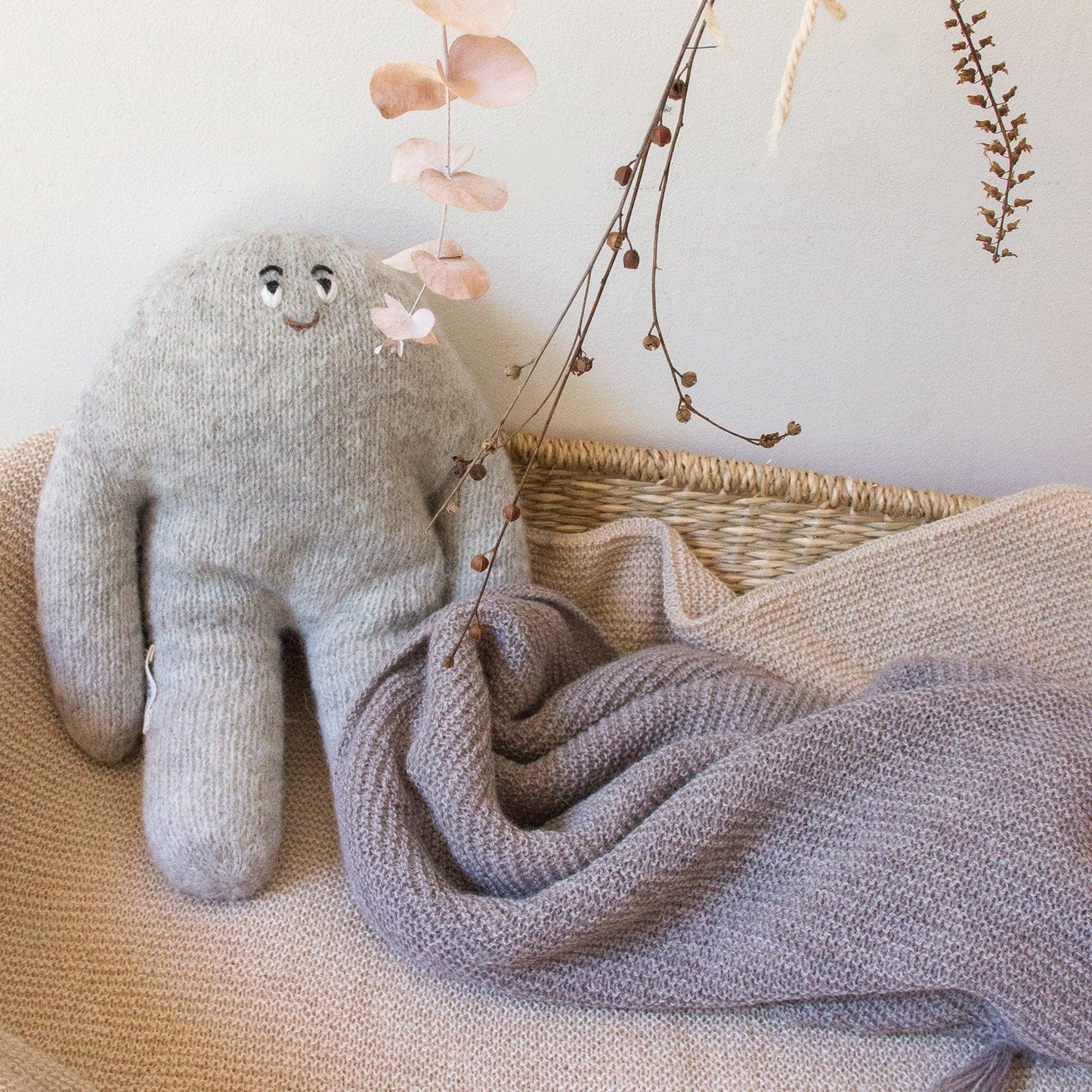 Little Monster, Whisper