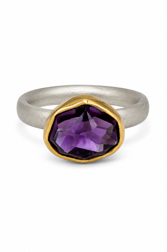 Amethyst Ring set in 18K Gold