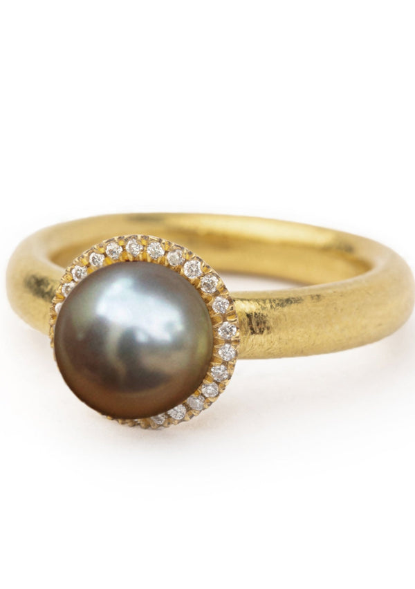 22K Gold Ring set with Black Pearl & Diamonds