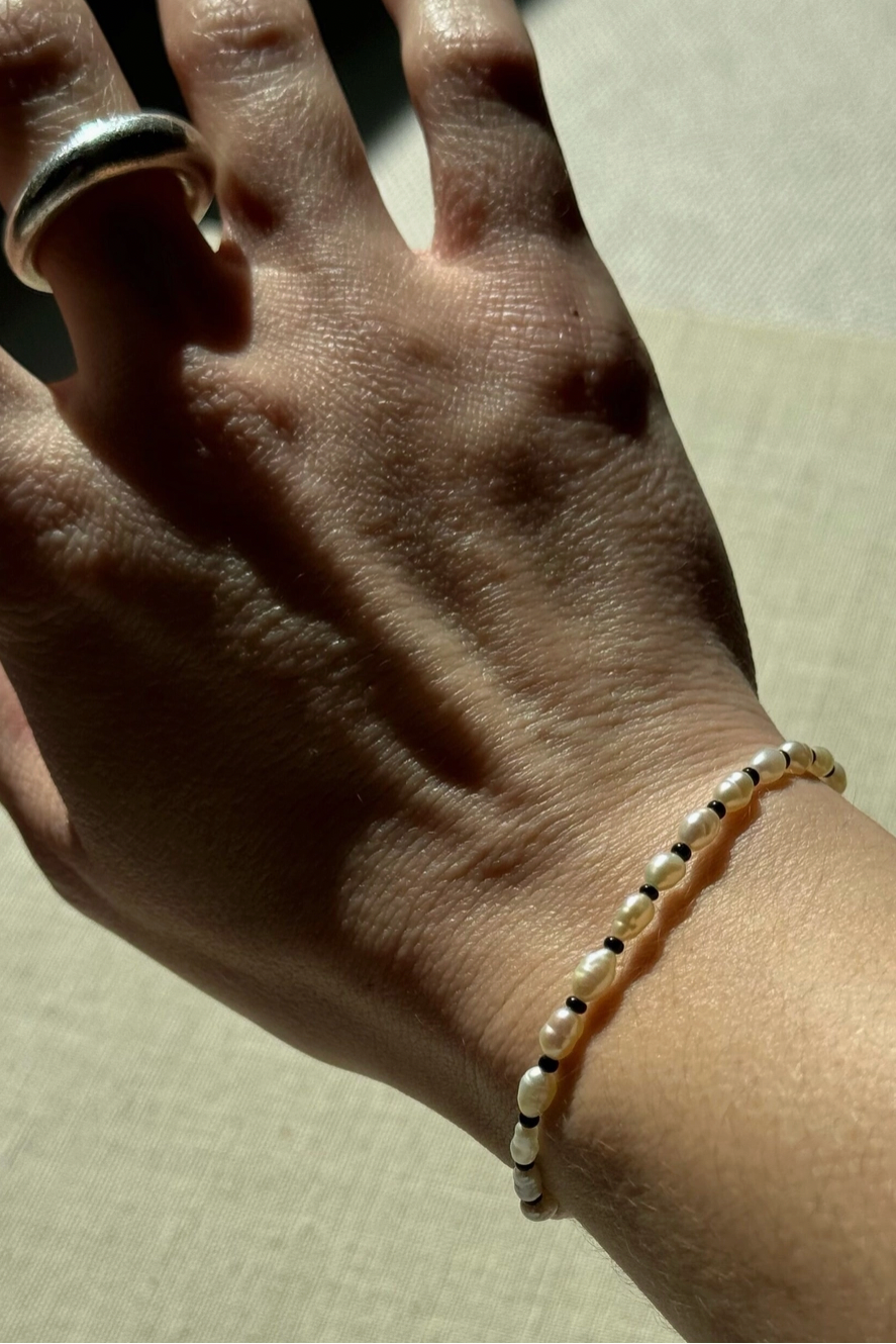 Frosted Pearl Bracelet: 7”