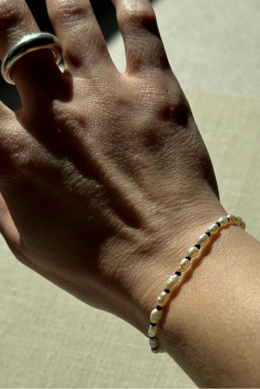 Frosted Pearl Bracelet: 7”