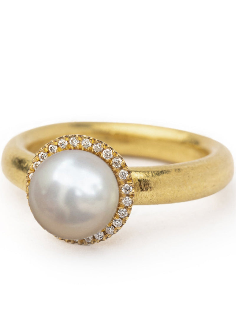 22K Gold Ring set with White Pearl & Diamonds