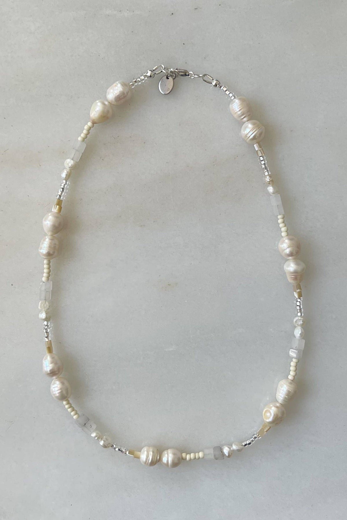 Mixed Pearly Necklace: 18"