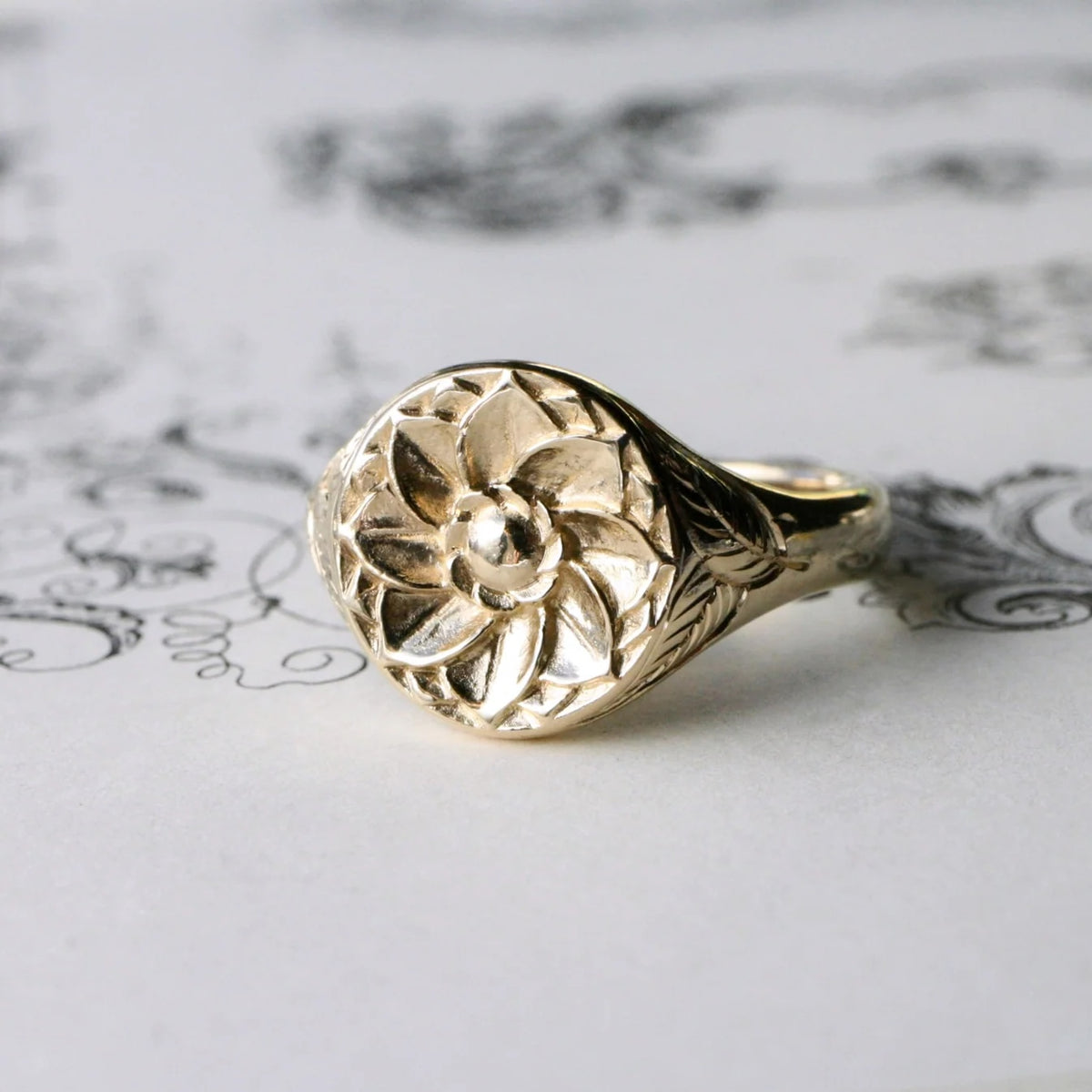 Rosette Signet in 14K Gold