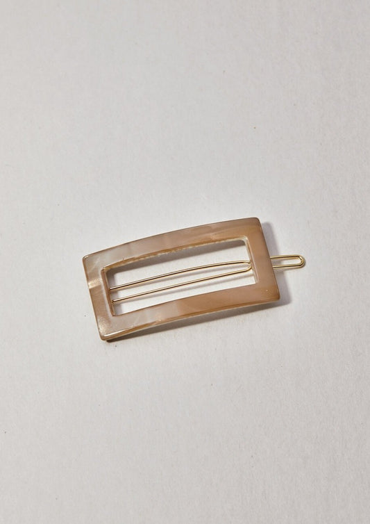 Sarah Barrette, Beige
