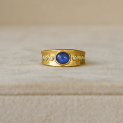 Star Sapphire Ring in 18 kt Gold with Diamonds